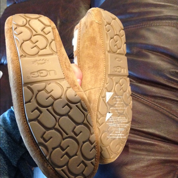 ugg slippers - Picture 3 of 4